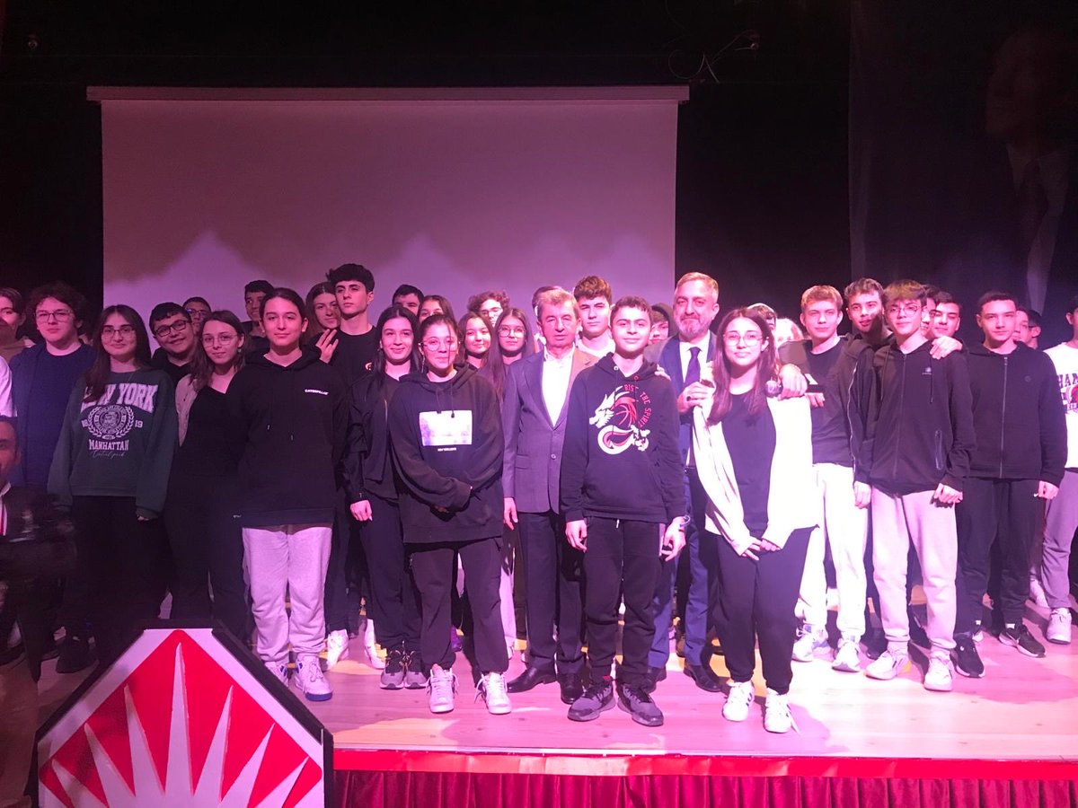 #Çanakkale #BahçeşehirKoleji öğrencileri ile 6 Altın kuralı paylaştım
1- Hayalini kur 
2- Araştırmacı ol 
3- Hedefini belirle 
4- Doğru insanlarla iş yap. 
Ortak ol, paylaşmayı bil. 
5- Fırsatları kovala 
6- Sosyal ol.Çok çalış.Pozitif düşün.