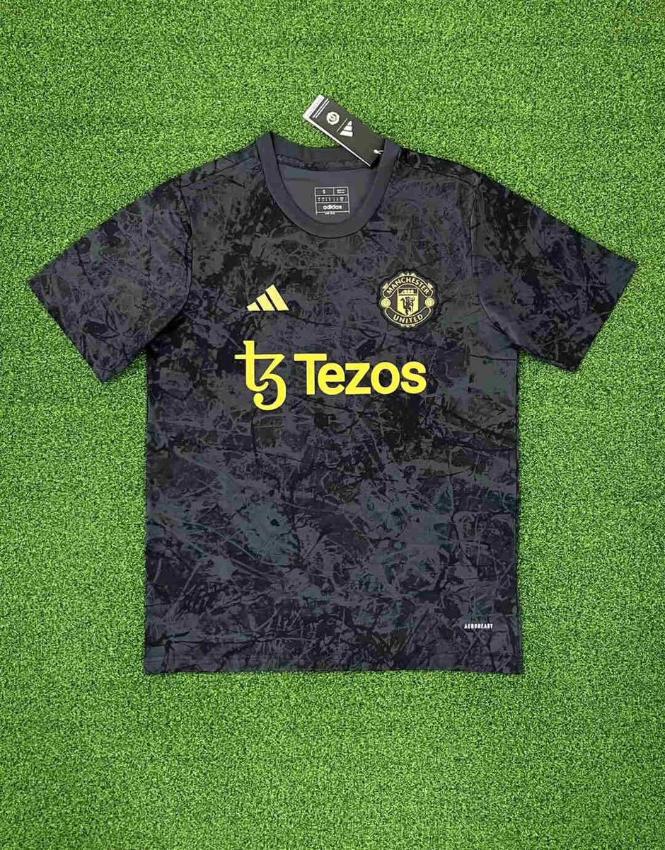 🔔GIVEAWAY🔔 

To Have The Chance Of Winning This Amazing Stone Roses Shirt Simply…

1️⃣Follow Us <a href="/Glazeroutjersey/">GlazerOut Jerseys</a> ✅
2️⃣Retweet This Tweet 🔁

Winner Announced Tomorrow Evening, Good Luck 🤞🏼