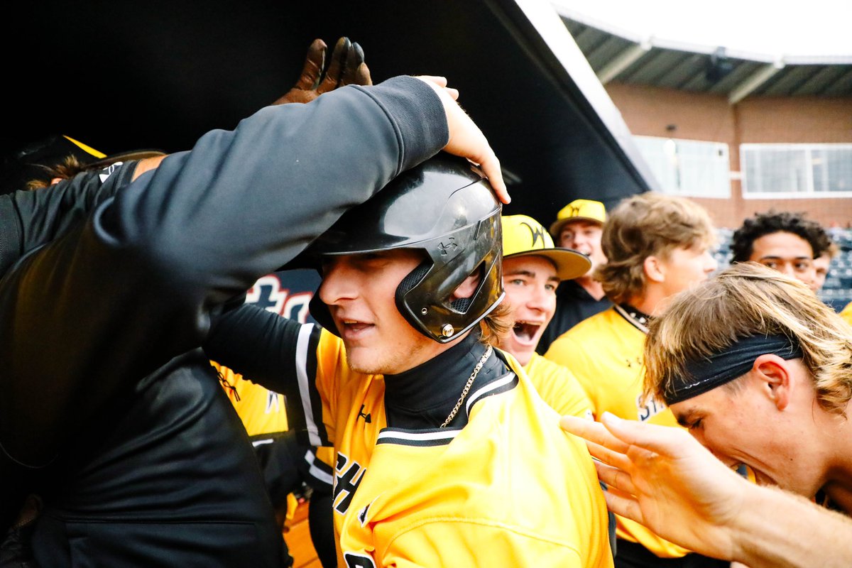 GoShockers's tweet photo. Today is the start of a 𝙣𝙚𝙬 𝙚𝙧𝙖 ⚾️ 

RT to wish @GoShockersBSB luck this season! 

#WatchUs https://t.co/eREdZm133y