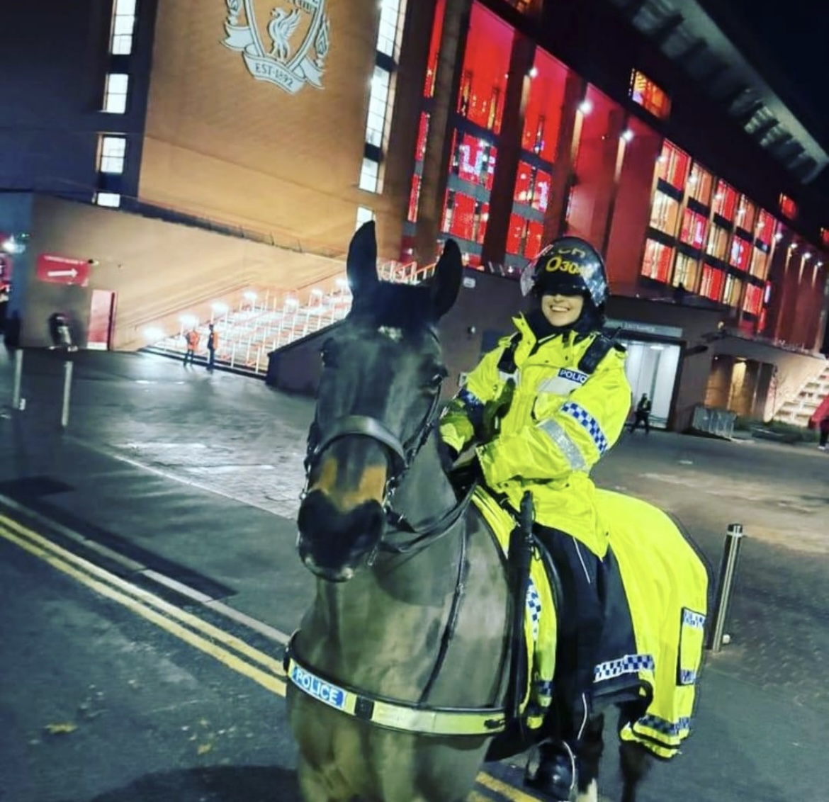 MerPolMounted's tweet image. 2/3 Jake represented the force at many huge event across the UK and received his long service award last year. 
During his career Jake chaperoned younger horses in training and helped new officers learn their roles. #StandTall #PHJake