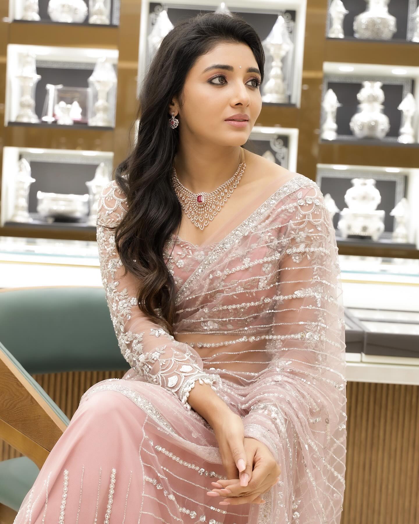 GGdn9O8W4AAG5sC?format=jpg&name=large