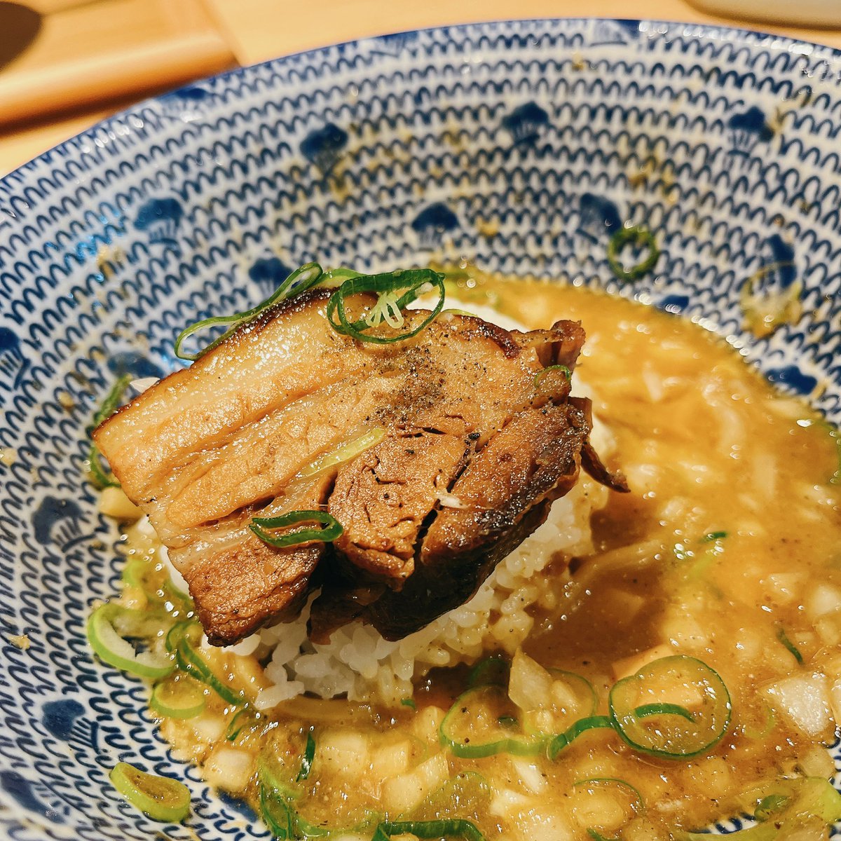 《Ramen Masamasa》…姫路市豊沢町
⭐️まぜそばジャンキー
数ヶ月ぶりのまぜそばジャンキー^_^
吟味されたタレと香味油に分厚い豚バラ^_^
もっちもっちの太麺との相性抜群でウマイ