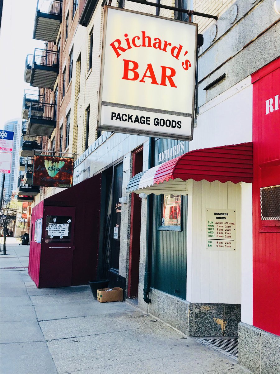 JoshMoulton's tweet photo. Richard’s Bar. Pics for paintings. Couple other good ones in the comments. @RichardsBar #chicago #packagedgoods https://t.co/rIK1El9AgH