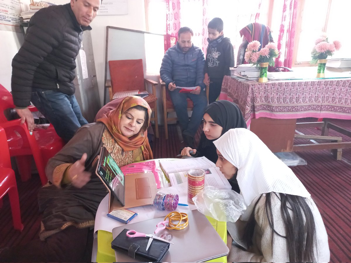 DIETbpr's tweet photo. DIET Bpr organized a review  session aimed at conducting field trials and providing examplers of Holistic Progress Card(HPC) Under the able guidance of Chief Edu officer Mr M Amin Beigh across various schools in the district
@dcbandipora @indranibhaduri @jkscert_jmu https://t.co/7cdsjdPg6h