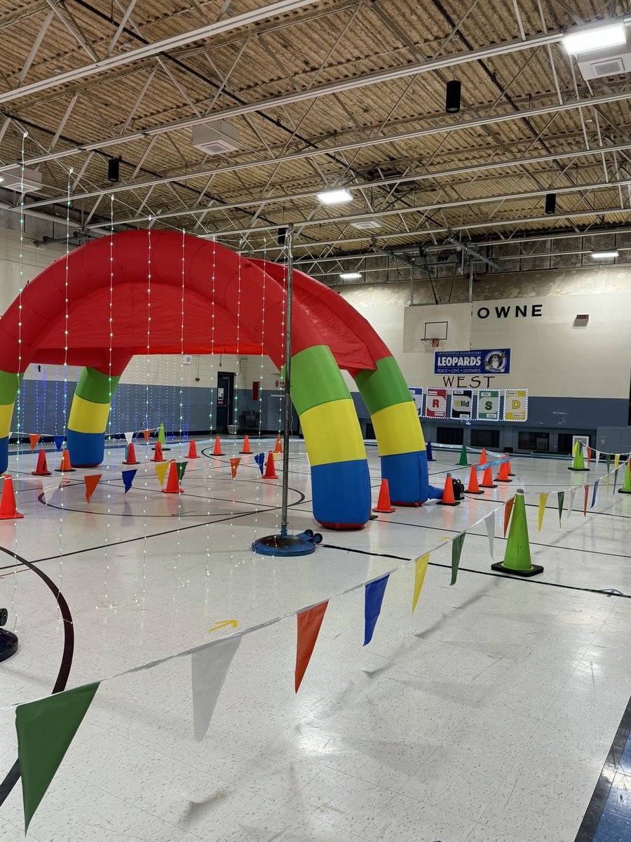 LeslieHammerAP's tweet photo. Gettin ready for  Lansdowne’s Fun Run! 
@FCPSKY https://t.co/vvbf3S2kSs