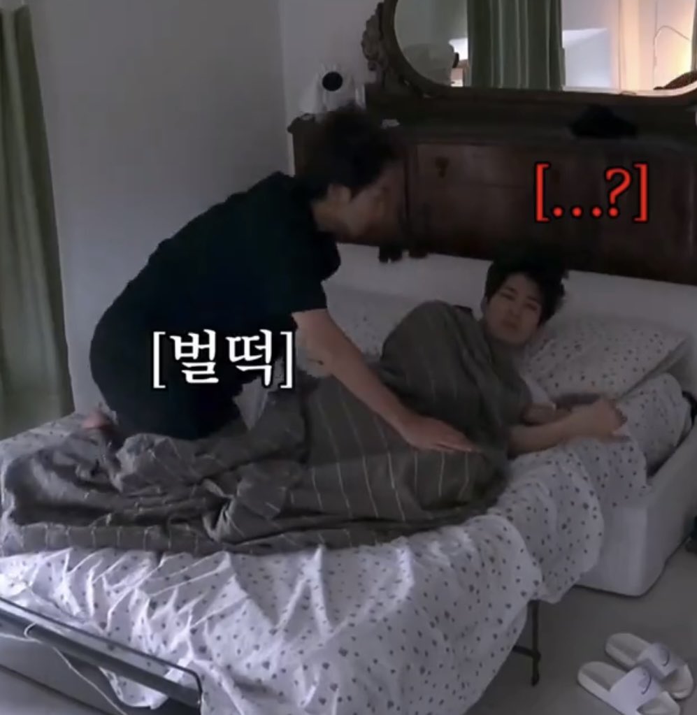 형아 허벅지에 손 짚고 일어나는 연하 미첫다…….