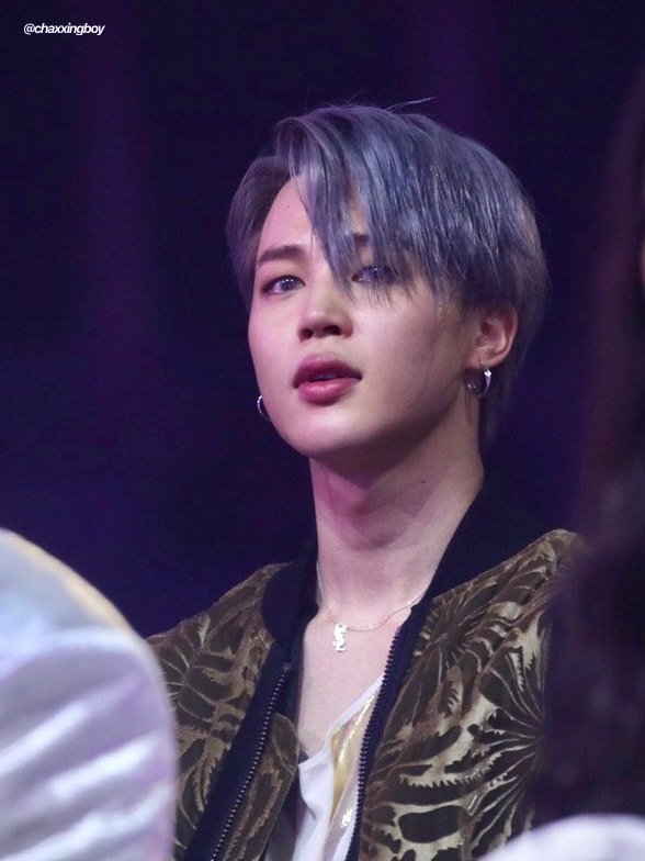 JIMIN_RECORD13's tweet photo. 🗓 2018.12.01
MELON MUSIC AWARDS 

WE LOVE YOU JIMIN 

#JIMIN #PARKJIMIN #지민
@BTS_twt 

* 첫번째 사진은 2022년 4월 1일 만우절에 타가수 홈마님이 무보정 사진이라고 올려준 것입니다. https://t.co/ifjuis9oqu