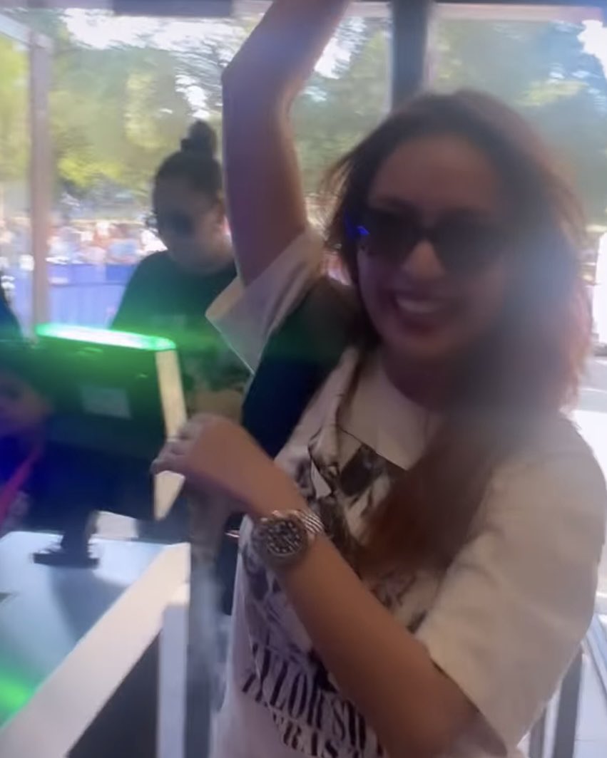 PEPalerts's tweet photo. SPOTTED: Kathryn Bernardo is a happy fangirl, witnessing the award-winning singer-songwriter Taylor Swift’s “The Eras Tour” at the Melbourne Cricket Ground in Melbourne, Australia on February 16, 2024.

https://t.co/jmzV8IOoZI
Screengrab from @bernardokath https://t.co/gmrLZ2CoBp