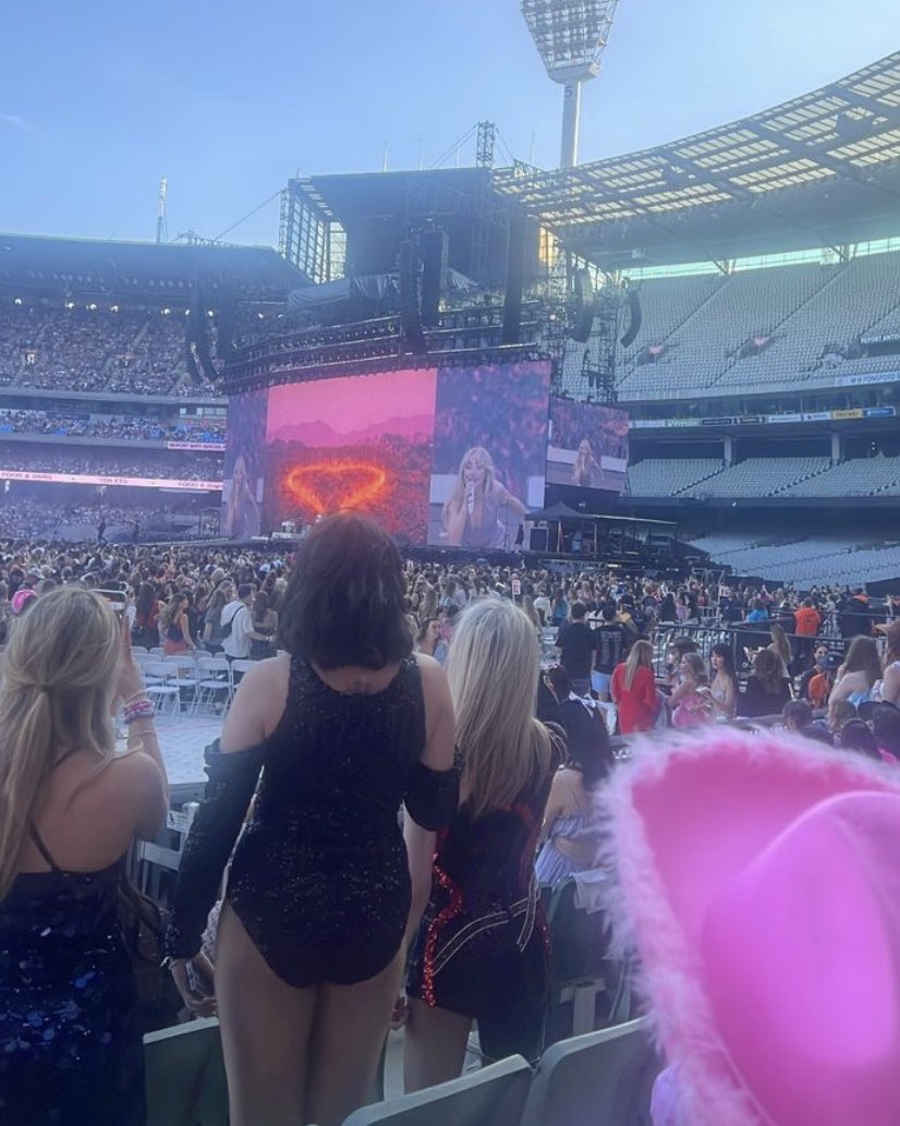 PEPalerts's tweet photo. SPOTTED: Kathryn Bernardo is a happy fangirl, witnessing the award-winning singer-songwriter Taylor Swift’s “The Eras Tour” at the Melbourne Cricket Ground in Melbourne, Australia on February 16, 2024.

https://t.co/jmzV8IOoZI
Screengrab from @bernardokath https://t.co/gmrLZ2CoBp