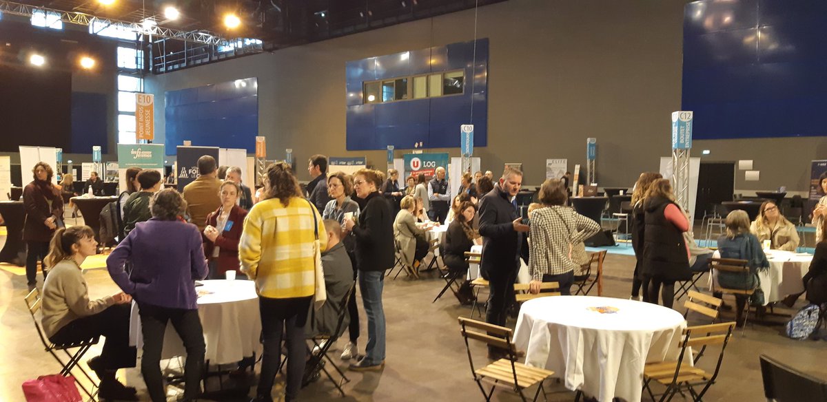 📢 Le salon "#emploi #saison #formation" de #fontenaylecomte GO GO GO!!!!! 
Déjà 300 visiteurs après 2h d'ouverture👏 et ça continue!!!
Et ce matin un temps privilégié autour du "#recruter autrement" entre tous acteurs du réseau pour l'emploi et les entreprises👍