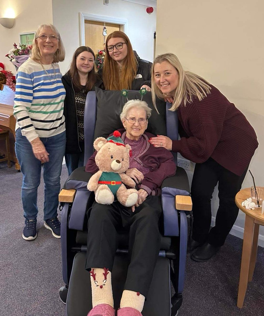 adele79x's tweet image. Good night God bless Nanna 💔 xx