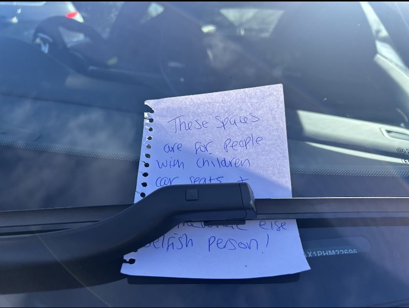 PLATinBristol's tweet photo. Would you…. ?
#parking #twat #bristol

From : @holmz1980 https://t.co/FNkkGowShA