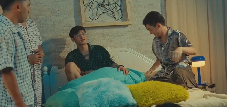silenzio_eu16's tweet photo. kung english ng berde ay green, ano naman kaya ang name ng naka salamin? emzzz 

FRANSETH TayoNaLangMVOutNow
#NOBITAyoNaLangMVOutNow https://t.co/HBzuuNAv0v