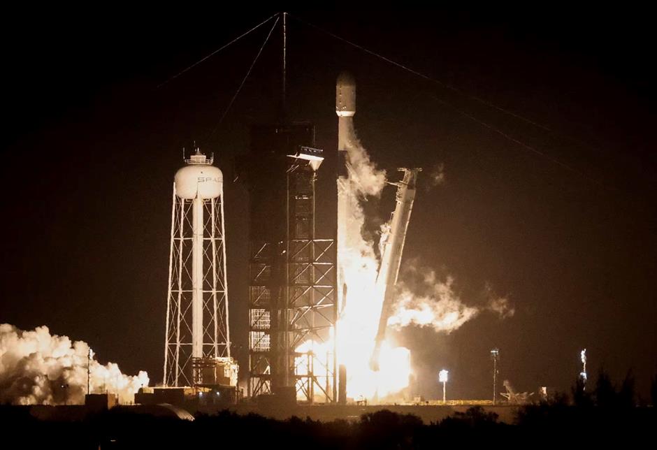 xingtaoshi's tweet photo. American company Intuitive Machines' first lunar mission, codenamed IM-1, was launched into space Thursday morning in the state of Florida, aiming to achieve the first Moon landing of a US spacecraft in five decades.

@PDChinaNews https://t.co/wYMLwM4wsj