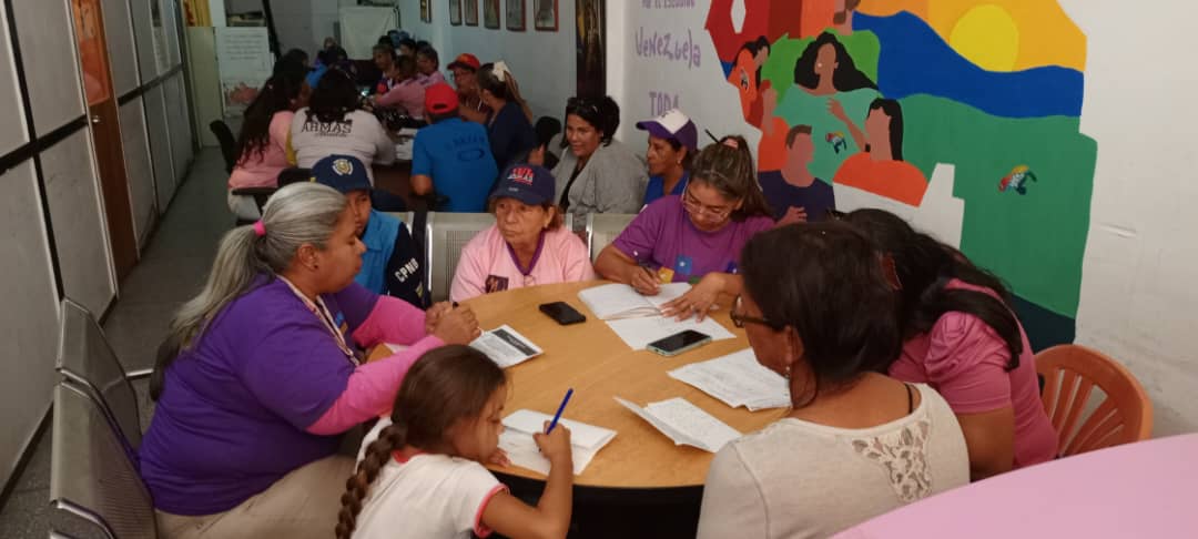 femsurvzla's tweet photo. La fuerza trabajadora de #Femsur Nueva Esparta participó este #15Feb en la jornada de discusión de la línea de Transformación Política y Transformación Social del sector Mujer con el fin de construir el plan nacional por la consolidación de la Venezuela Potencia.

@NicolasMaduro https://t.co/YNd4cescPX