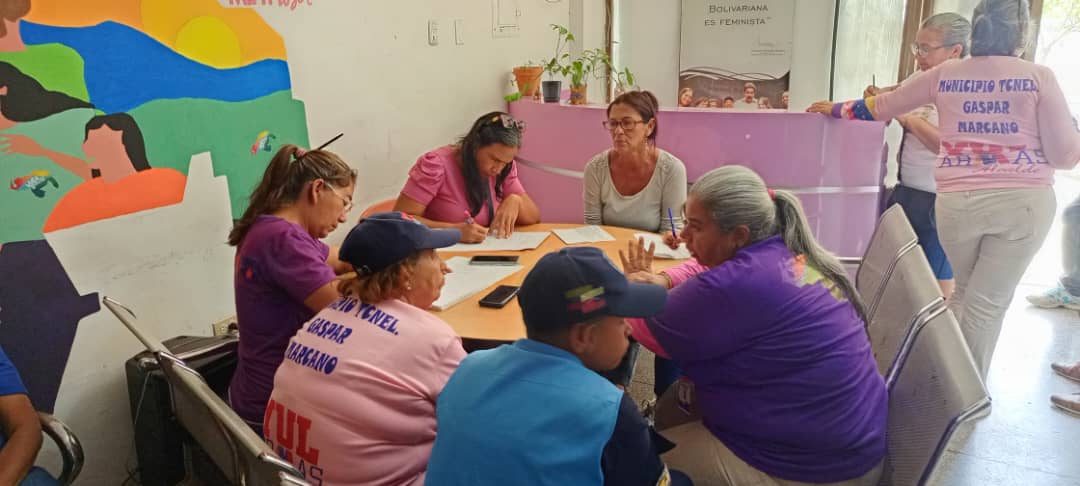 femsurvzla's tweet photo. La fuerza trabajadora de #Femsur Nueva Esparta participó este #15Feb en la jornada de discusión de la línea de Transformación Política y Transformación Social del sector Mujer con el fin de construir el plan nacional por la consolidación de la Venezuela Potencia.

@NicolasMaduro https://t.co/YNd4cescPX