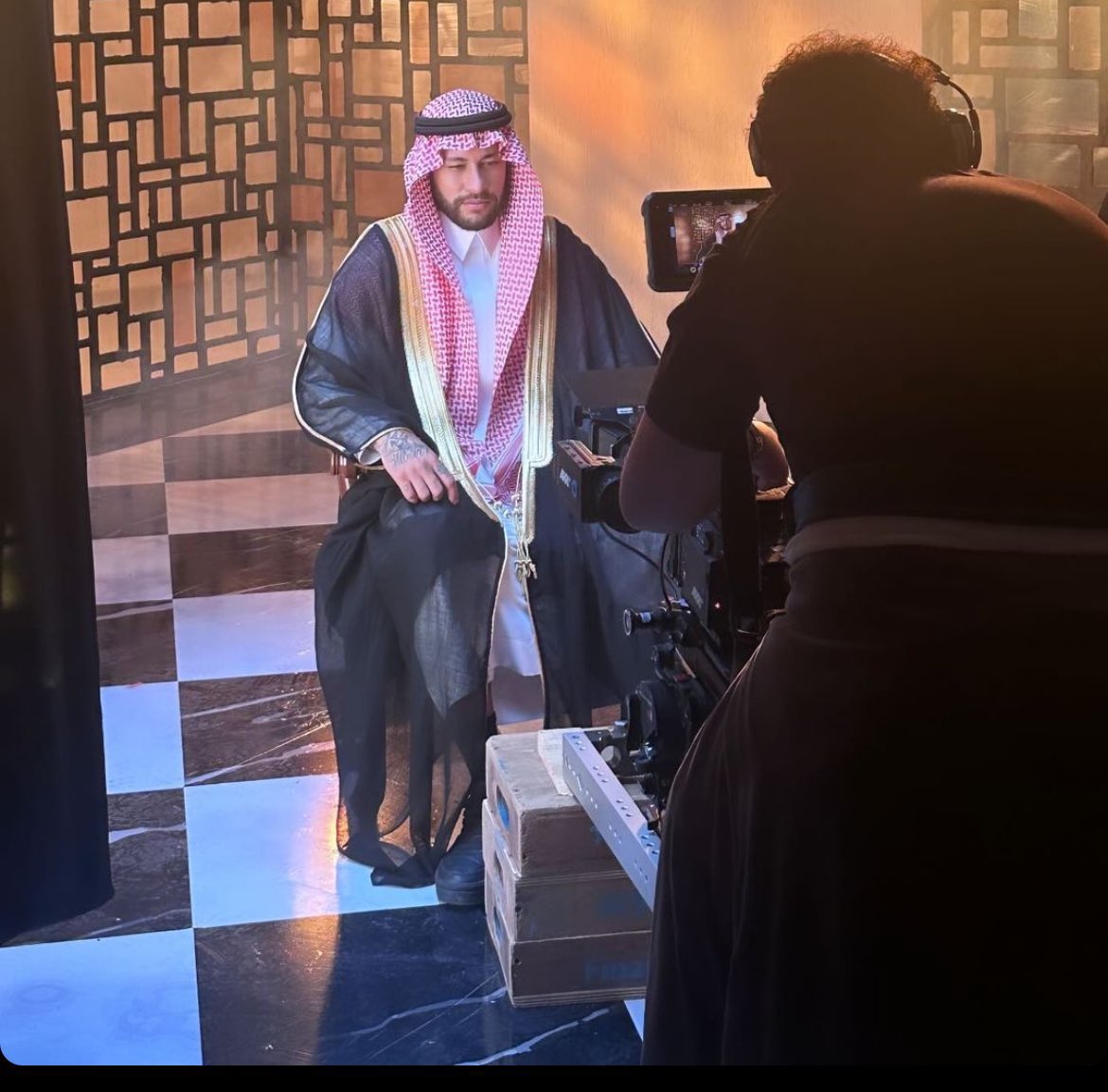 njdmarlon's tweet photo. Neymar sheik das arabia é real https://t.co/JNQ9EXg192