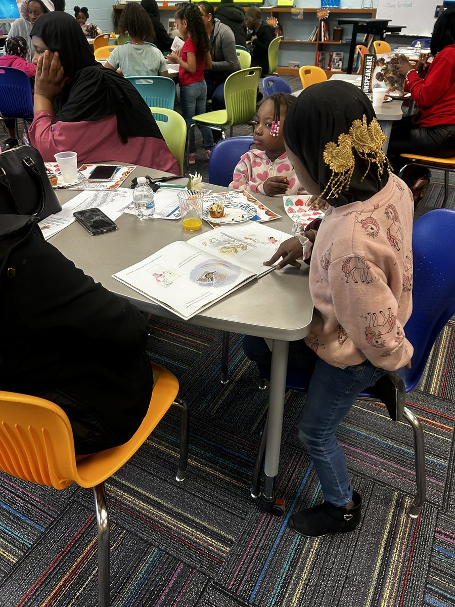 CascadeESMedCtr's tweet photo. #SupportisaVERB…. Thanks so much parents for coming to share the ❤️ of a good book…. And get some @APSTitleI school input session! ❤️❤️ is in the air!! @APSMediaServ @CascadeES_SSW @CasPrinciTmomon @ShellyGoodrum https://t.co/EOP8bw1iYm