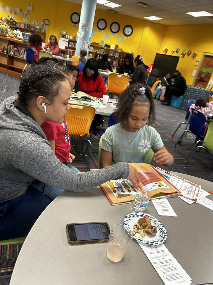 CascadeESMedCtr's tweet photo. #SupportisaVERB…. Thanks so much parents for coming to share the ❤️ of a good book…. And get some @APSTitleI school input session! ❤️❤️ is in the air!! @APSMediaServ @CascadeES_SSW @CasPrinciTmomon @ShellyGoodrum https://t.co/EOP8bw1iYm