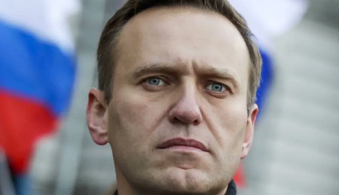 Det var beretningen om et varslet mord, likevel er drapet på Navalnyj et sjokk. Noen ganger glir skodden vekk, og i et glimt ser man hvor brutalt og stygt Russland er blitt: alle likene Kreml har etterlatt seg. Men det andre Russland finnes fremdeles. Og i det ligger det håp