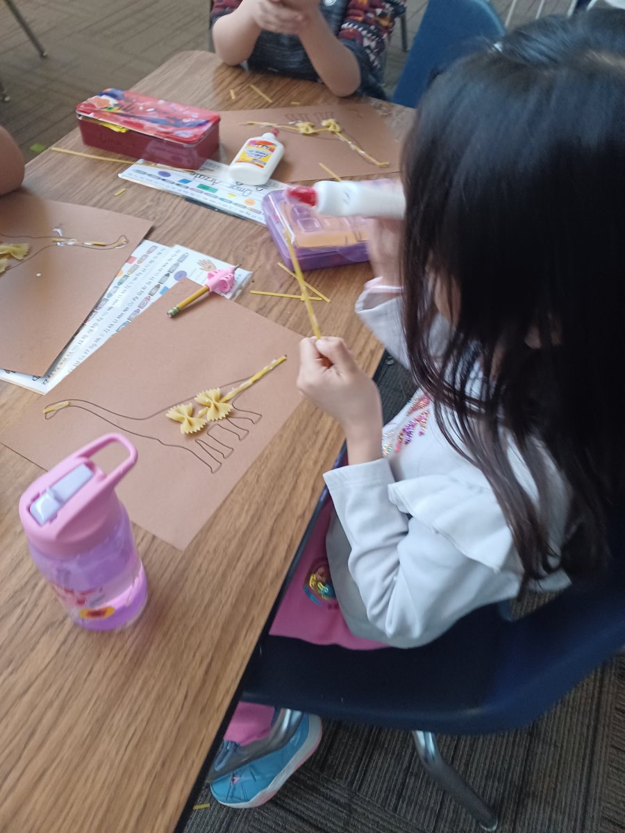 Sully_0301's tweet photo. Wrapping up @Amplify #CKLA Domain 7- History of the Earth with creation of brachiosaurus skeletons out of pasta. These learners LOVED learning about what our Earth is made of! #iamkckps #iteachfirst https://t.co/3jbgTI2Z19