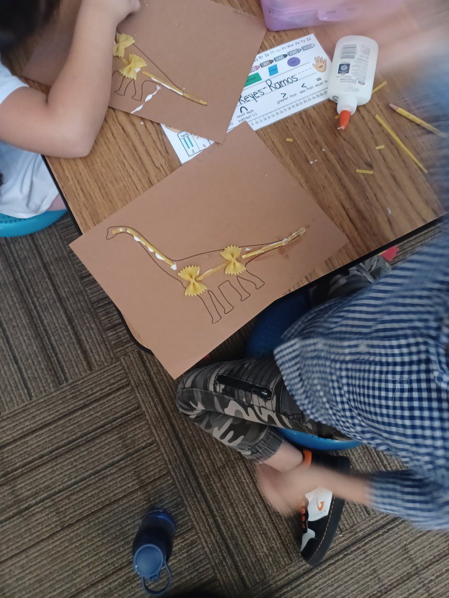 Sully_0301's tweet photo. Wrapping up @Amplify #CKLA Domain 7- History of the Earth with creation of brachiosaurus skeletons out of pasta. These learners LOVED learning about what our Earth is made of! #iamkckps #iteachfirst https://t.co/3jbgTI2Z19