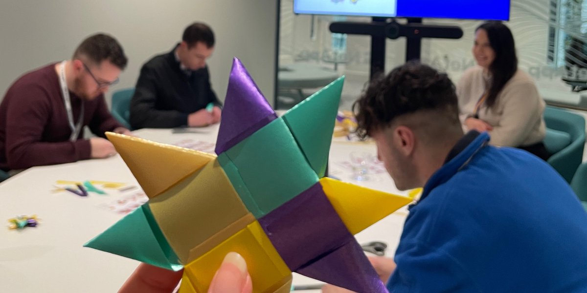 LifeAtNetApp's tweet image. Recently, the TA team in Cork was joined by VP Pamela Hennard for a volunteer event supporting the #OneMillionStars project by @AmberRefuge Ireland. The @WeaversStar project is an inclusive community arts project in solidarity against domestic abuse.

#NetAppServes #LifeAtNetApp