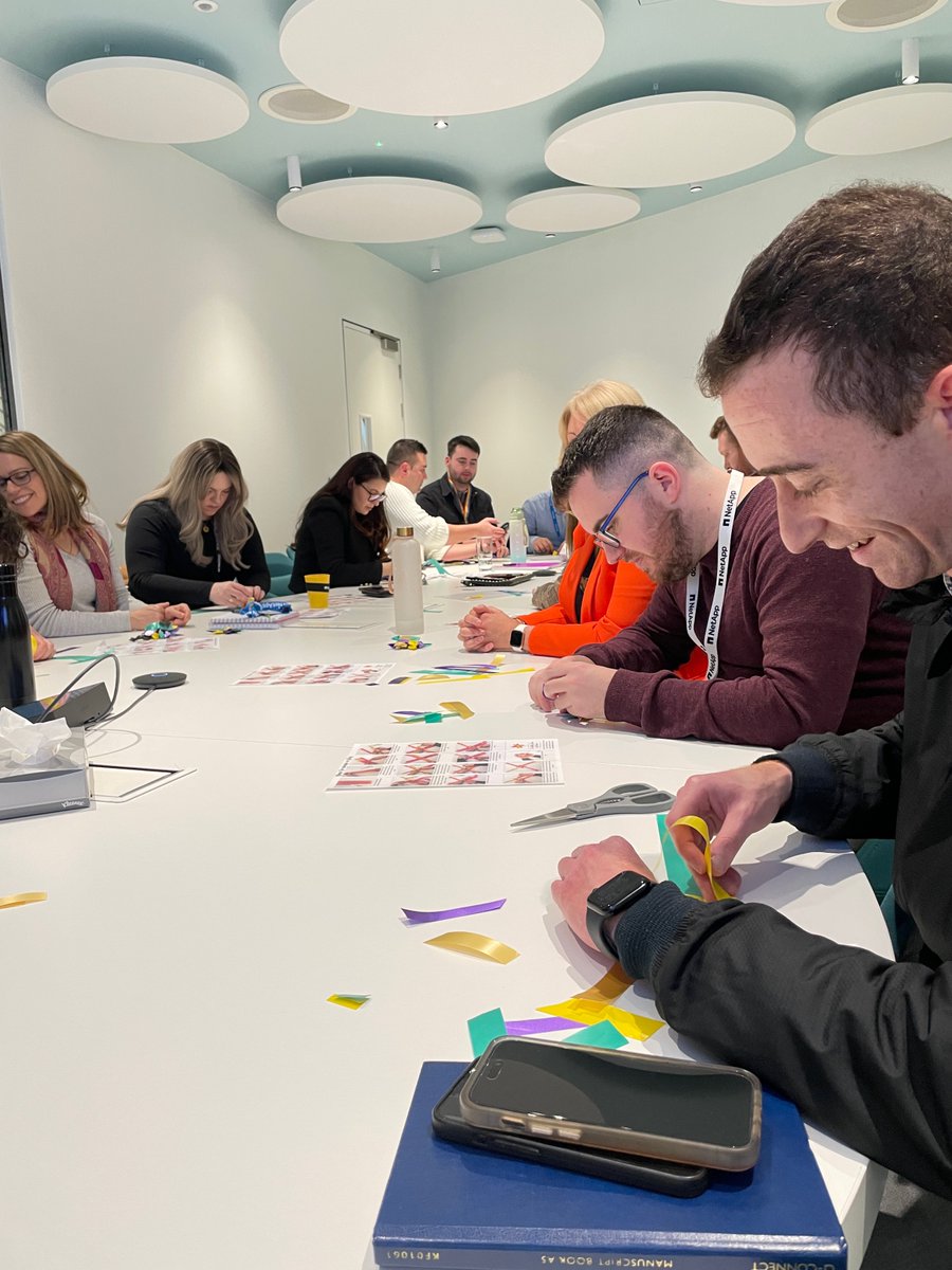 LifeAtNetApp's tweet image. Recently, the TA team in Cork was joined by VP Pamela Hennard for a volunteer event supporting the #OneMillionStars project by @AmberRefuge Ireland. The @WeaversStar project is an inclusive community arts project in solidarity against domestic abuse.

#NetAppServes #LifeAtNetApp