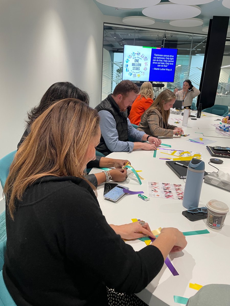 LifeAtNetApp's tweet image. Recently, the TA team in Cork was joined by VP Pamela Hennard for a volunteer event supporting the #OneMillionStars project by @AmberRefuge Ireland. The @WeaversStar project is an inclusive community arts project in solidarity against domestic abuse.

#NetAppServes #LifeAtNetApp