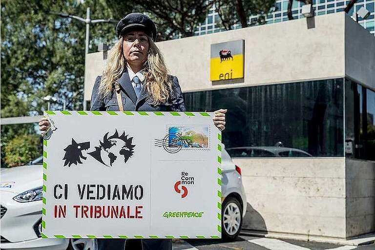 altreconomia's tweet image. Inizia la #giustacausa intentata contro #Eni da @Greenpeace_ITA e @Recommon. Per difendersi, la società si avvale della consulenza di chi ha negato il riscaldamento globale o da anni collabora con multinazionali fossili.
altreconomia.it/inizia-la-gius…