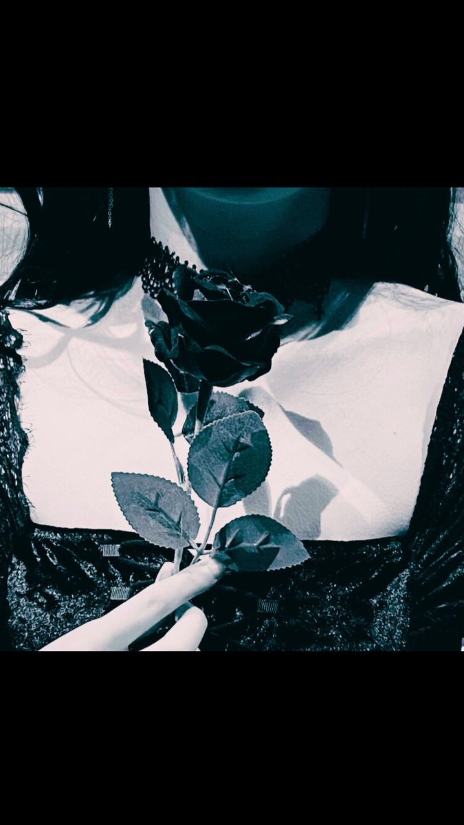 RebeccaBarron02's tweet photo. My brand new single “Black Heart” is out 22nd March. Please go to the link in my bio to spotify pre-save 🖤🥀

#blackheart #newsingle #newmusicfriday #singersongwriter #musicvideo #musicproduction #radio #bradfordmusicscene #britishmusicscene https://t.co/39y36zt7LY