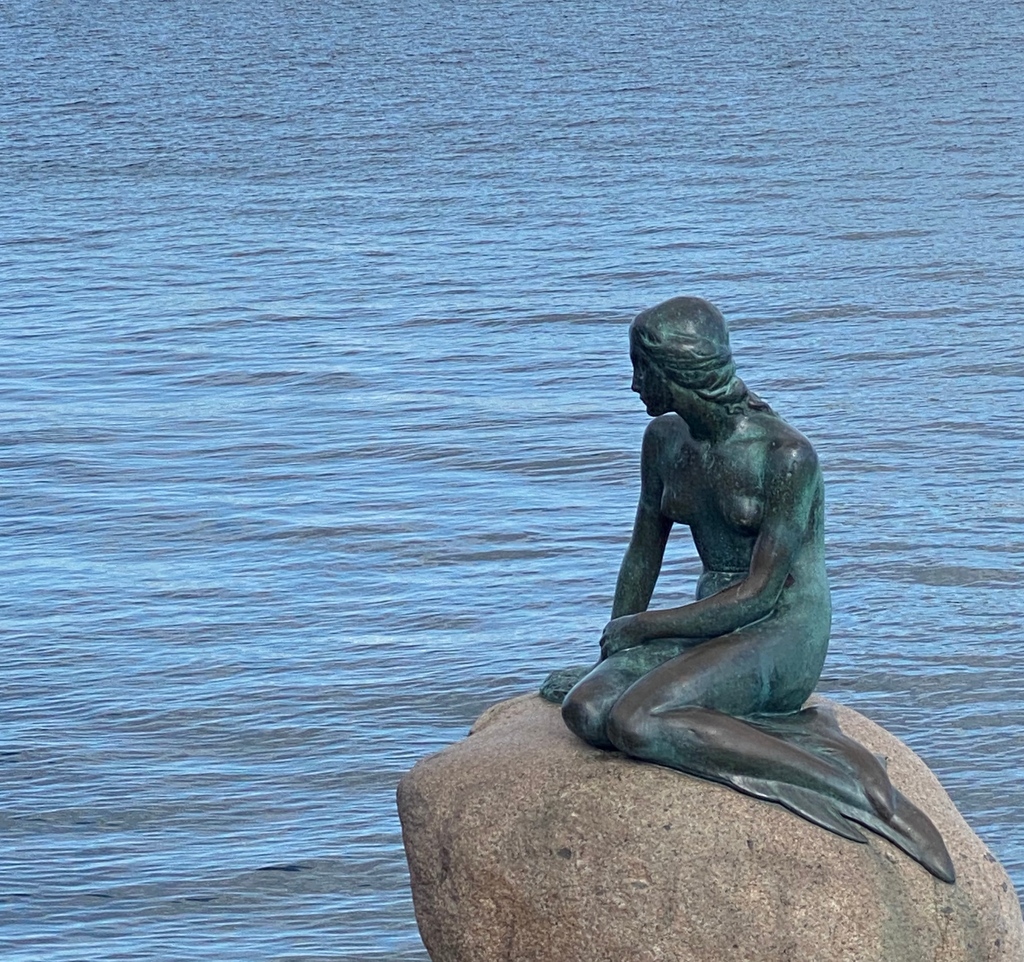 Pangyrus's tweet photo. “The Trouble with Danish Happiness” by Asya Partan:

“It had been thirteen years since my husband Andy and I had left his native Denmark after nearly three years of trying to build our new life together in Copenhagen.”

https://t.co/oN4Kic4gas https://t.co/JizxcXoapv