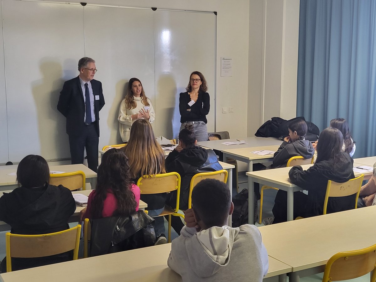 Labo Sociétal (@labosocietal) on Twitter photo Le 14/02, c'était notre forum métiers à Centrale Méditerranée
👉45 professionnel.le.s
👉11 ateliers thématiques
👉215 collégien.ne.s et lycéen.ne.s des #CordeesDeLaReussite <a href="/Echanges_Pho/">Echanges Phocéens</a> ou <a href="/DegunSansStage/">Dégun Sans Stage</a> accueillis
👉60 étudiant.e.s
Quel beau moment! Le 14/02, c'était notre forum métiers à Centrale Méditerranée
👉45 professionnel.le.s
👉11 ateliers thématiques
👉215 collégien.ne.s et lycéen.ne.s des #CordeesDeLaReussite <a href="/Echanges_Pho/">Echanges Phocéens</a> ou <a href="/DegunSansStage/">Dégun Sans Stage</a> accueillis
👉60 étudiant.e.s
Quel beau moment!