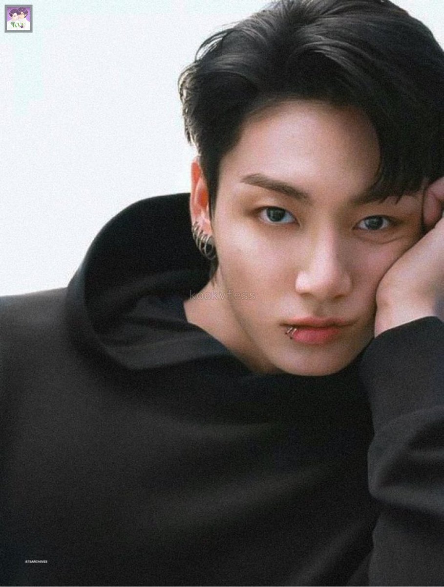 kookvfess's tweet photo. DEMI KONSONAN LANGIT DAN BUMI, DEMI UDARA API DAN TANAH YANG JADI SAKSI, AKU RELA JADI TUKANG KEBUN DI RUMAHMU YG SEGEDE MOL ITU PI😭😭😭 GANTENG BANGET PUSINGGG, MIGRAIN, CEKOT-CEKOT NI KEPALA [KVF] https://t.co/muq7o1biBk