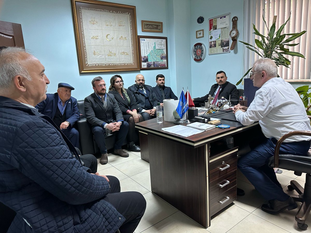 MHPpendik_'s tweet photo. Genel Başkanımız Sayın Devlet Bahçeli’nin Talimatları ile “CUMHUR BİZİM, TÜRKİYE HEPİMİZİN”, Temalı çalışmalarımız doğrultusunda;

İl Yöneticimiz Sn. Metehan YURTBAŞI, İlçe Yöneticilerimiz ve Mahalle Başkanlarımız Güzelyalı Mahallesi Muhtarı Sn. Farık SAVAŞ'ı ziyaret ettiler.

Muhtarımıza misafirperverlikleri için teşekkür ediyoruz.

@sertel_selim
@YasarKaba17
@hakanaslan1968
@_MHPistanbul_
@MHP_Bilgi

#sanadeğerpendik #milliyetçihareketpartisi #mhppendik #pendikmhp #mhpistanbul #Türkgün #CumhurBizimTürkiyeHepimizin #PendikBizimTürkiyeHepimizin