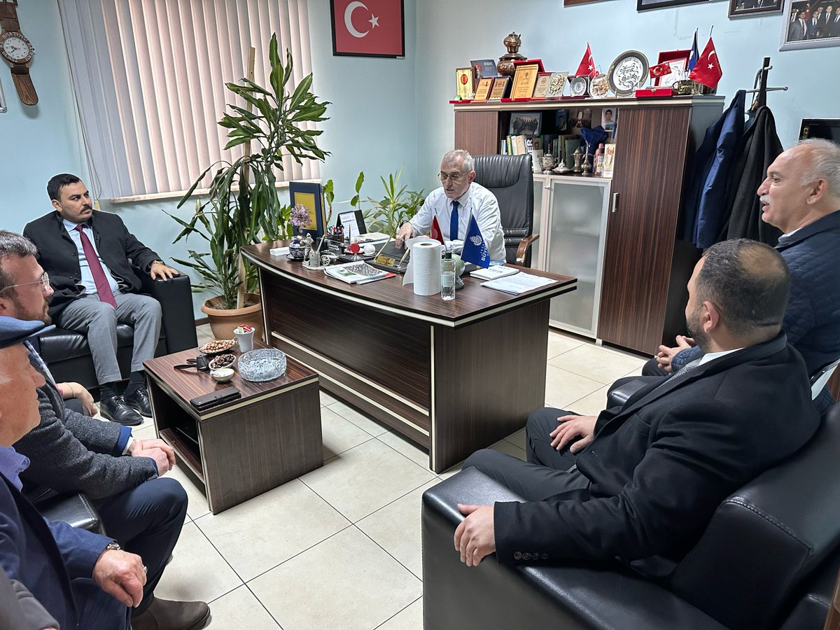MHPpendik_'s tweet photo. Genel Başkanımız Sayın Devlet Bahçeli’nin Talimatları ile “CUMHUR BİZİM, TÜRKİYE HEPİMİZİN”, Temalı çalışmalarımız doğrultusunda;

İl Yöneticimiz Sn. Metehan YURTBAŞI, İlçe Yöneticilerimiz ve Mahalle Başkanlarımız Güzelyalı Mahallesi Muhtarı Sn. Farık SAVAŞ'ı ziyaret ettiler.

Muhtarımıza misafirperverlikleri için teşekkür ediyoruz.

@sertel_selim
@YasarKaba17
@hakanaslan1968
@_MHPistanbul_
@MHP_Bilgi

#sanadeğerpendik #milliyetçihareketpartisi #mhppendik #pendikmhp #mhpistanbul #Türkgün #CumhurBizimTürkiyeHepimizin #PendikBizimTürkiyeHepimizin
