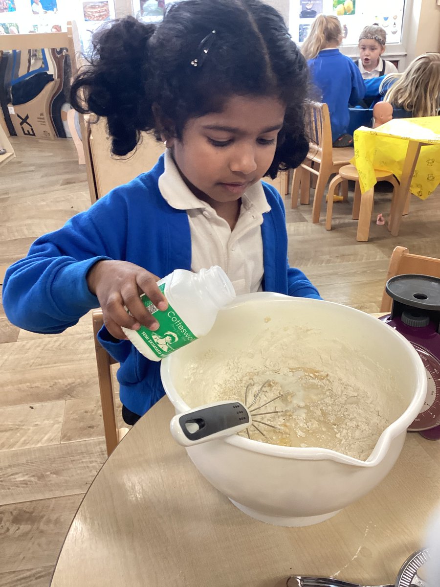 PlaceFarmAcad's tweet photo. Mr Wolfβs Pancakes has been a huge success in Early Years this week. The children have been involved in; making pancakes, learning about wolves, acting out the story, making a shop, and buying things. #CUSPearlyfoundations https://t.co/BKN7lbyX7O