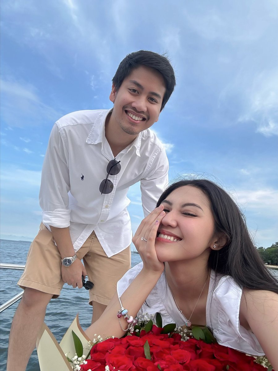 lost in a whirlwind of emotion as he dropped to one knee and taylor’s song on playing on the background.. yes yes yes yes, a milliiiiooonnn times YES. 🤍💍