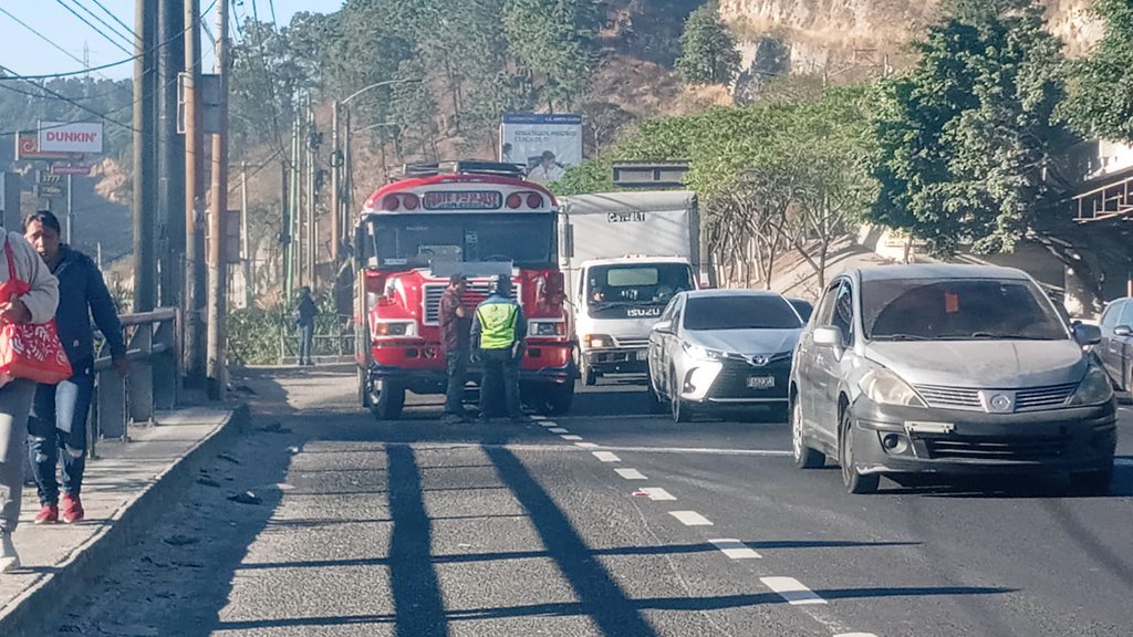 SantosDalia's tweet photo. #Multados #PMT_VILLANUEVA continúa sancionando a conductores del transporte colectivo, por circular en carril izquierdo en la ruta al pacífico.
#MunicipalidadDeVillaNuevaResuelve https://t.co/khCRs84HQz