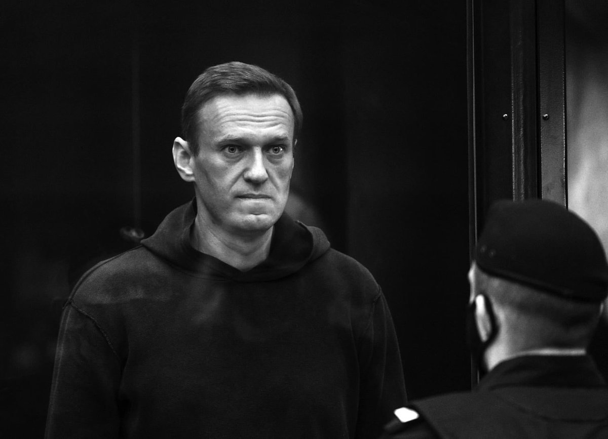 Qonşuluğumuzda Putin rejiminin alternativləri müəammalı şəkildə ölür. İllər öncə Nemtsov, indi də Aleksey Navalnı…
Biz hara inteqrasiya edirik, alternativləri müəmalı şəkildə yoxa çıxaran Rusiyaya yoxsa ?
Seçimi bizim yerimizə kimsə etməyəcək. O seçimi xalq olaraq biz etməliyik.