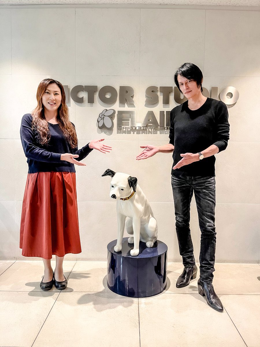 kba0819's tweet photo. ライブ中のあっちゃんは勿論十分美しいんだけど、私が感動して更に惚れ直したのはラジオの時の化粧っけのないあっちゃんの美しさとスタイルの良さ‥ https://t.co/STFQc53Nmd