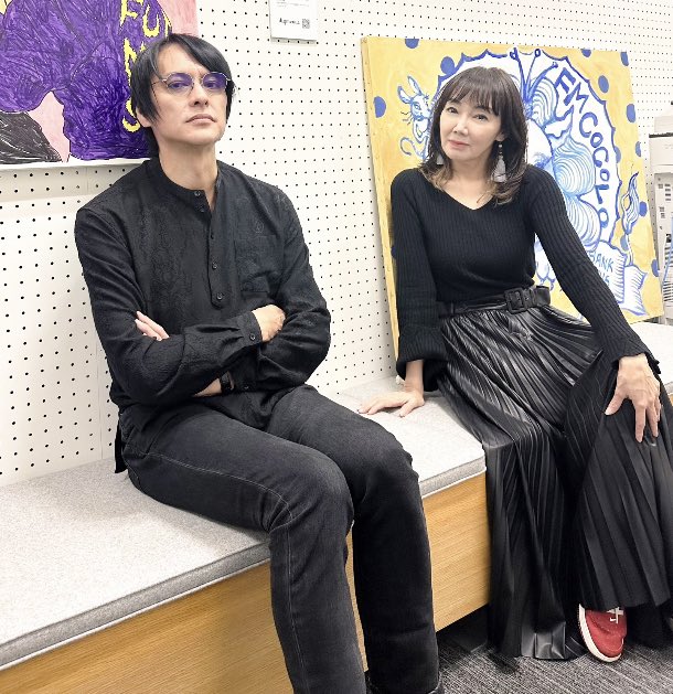 kba0819's tweet photo. ライブ中のあっちゃんは勿論十分美しいんだけど、私が感動して更に惚れ直したのはラジオの時の化粧っけのないあっちゃんの美しさとスタイルの良さ‥ https://t.co/STFQc53Nmd