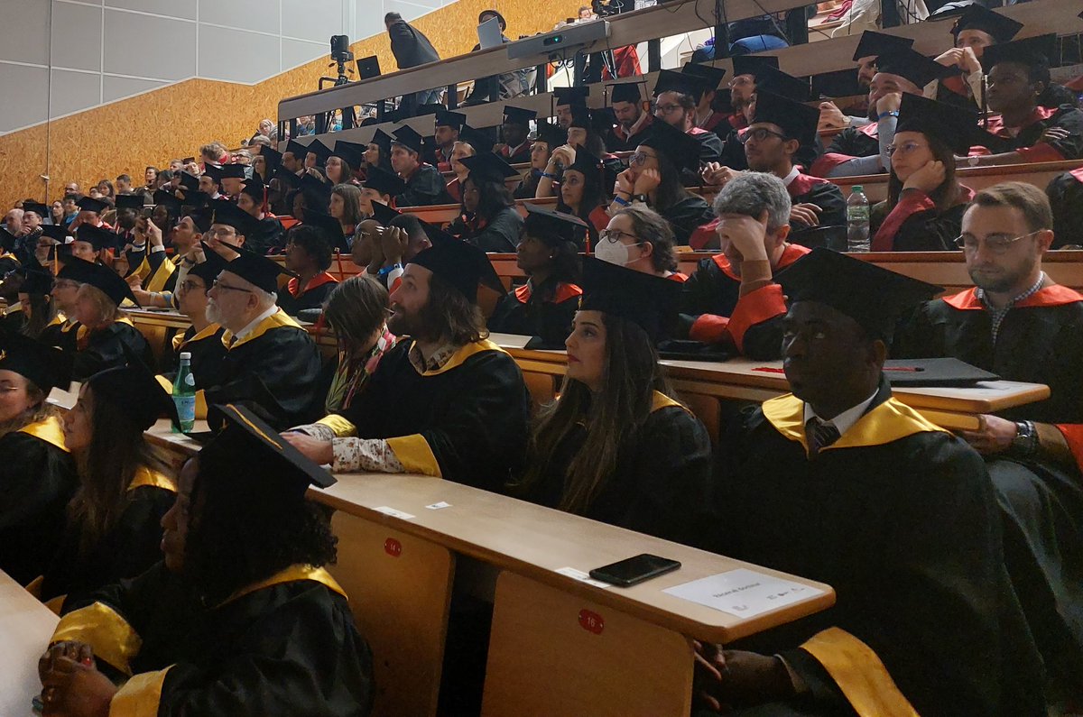 👩‍🎓🧑‍🎓 244 docteurs de <a href="/UnivPoitiers/">Université de Poitiers</a> diplômés et dont les travaux nourrissent maintenant la réflexion scientifique dans de nombreux domaines ! Toutes mes félicitations ! 👏👏👏
Mes remerciements aux collègues de <a href="/UnivPoitiers/">Université de Poitiers</a> qui accompagnent nos doctorants aux quotidien !