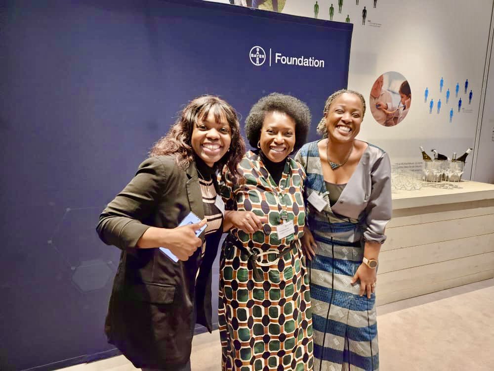 NdjokoKarine's tweet image. Moment de fierté de la femme
 #Afrique #RDC #BlackInSTEM 
#STEM
Ce mercredi 14.02. 
💘💖Occupée à autre chose 
Cérémonie de Remise de Prix d’Excellence en Science. @BayerFoundation 
Notre Alumni @BEBUC_Scholars
Prof.  #ViviMaketa Kudos ✊🏾