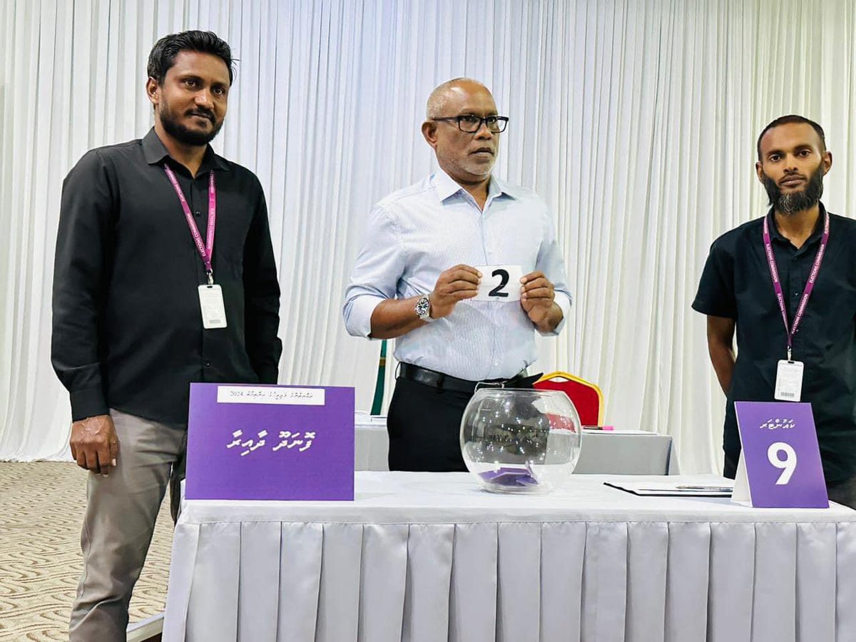 MoosesSiraj's tweet photo. 20 ވަނަ ރައްޔިތުންގެ މަޖިލީހުގެ ފޮނަދޫ ދާއިރާ ތަމްސީލު ކުރާނީ ޢަބްދުއްރަޙީމް ޢަބްދުﷲ @Banafsaa އަދި 20 ވަނަ ރައްޔިތުންގެ މަޖިލީހުގެ ރިޔާސަތު ބަލަހައްޓާނީ ފޮނަދޫ ދާއިރާއިން. މި ޝަރަފު ލާމު އަތޮޅަށް ފުރަތަމަ ފަހަރަށް ލިބޭނެ. إِنْ شَاءَ ٱللّٰهُ https://t.co/eatav2ALSD