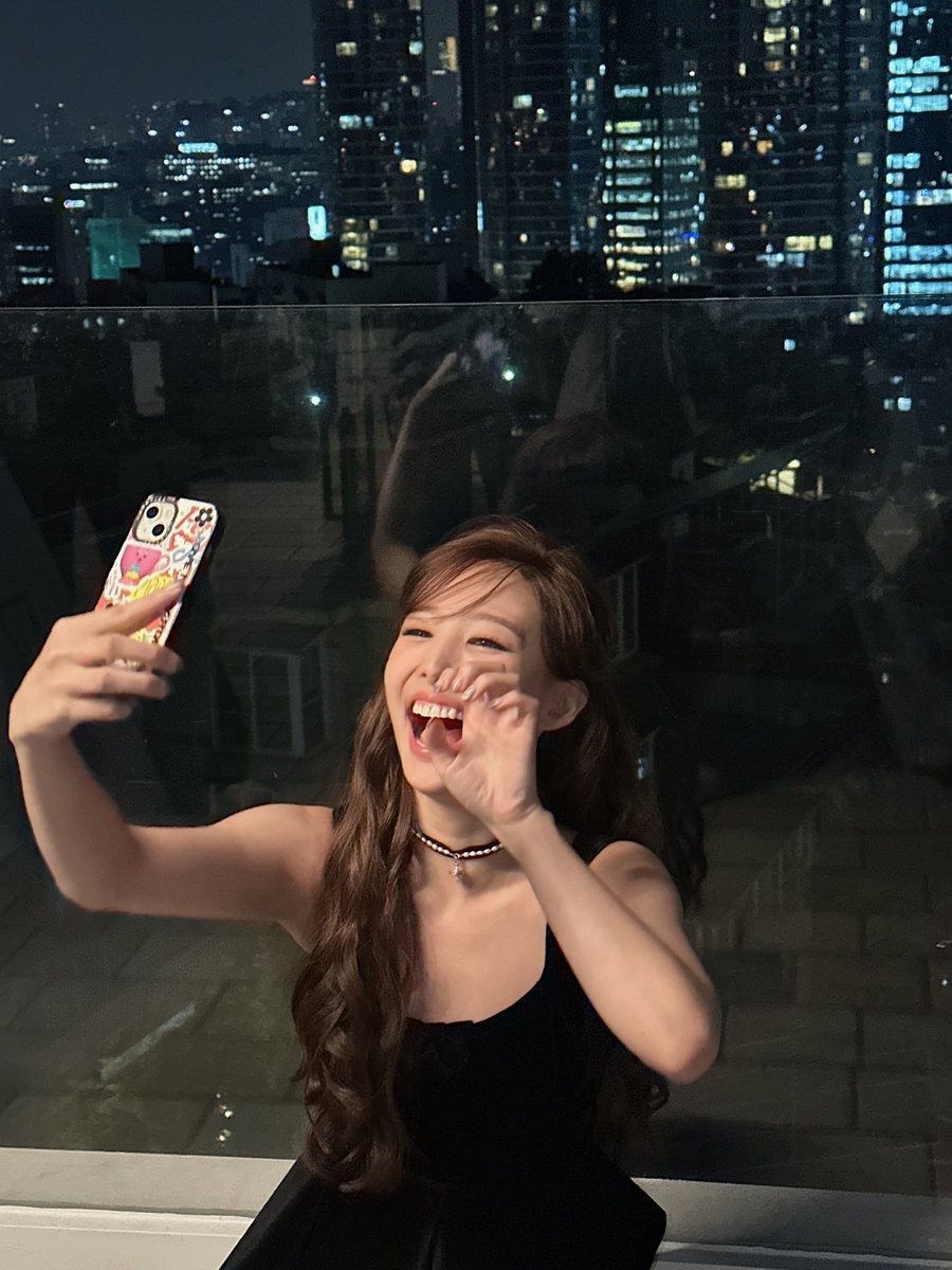 archivenayeon's tweet photo. 🖤 https://t.co/jTg9BAVze2