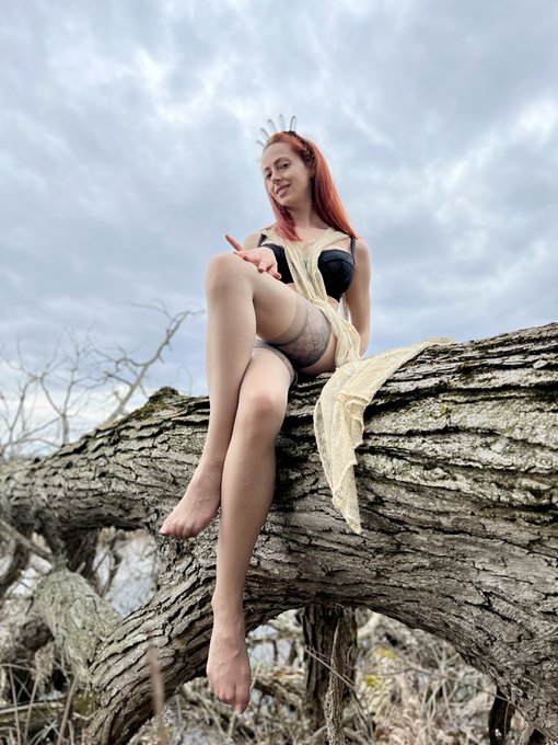 Will you be a good boy and worship Me? 🤍 and ♲ if you would worship Me like a good boy. https://t.co