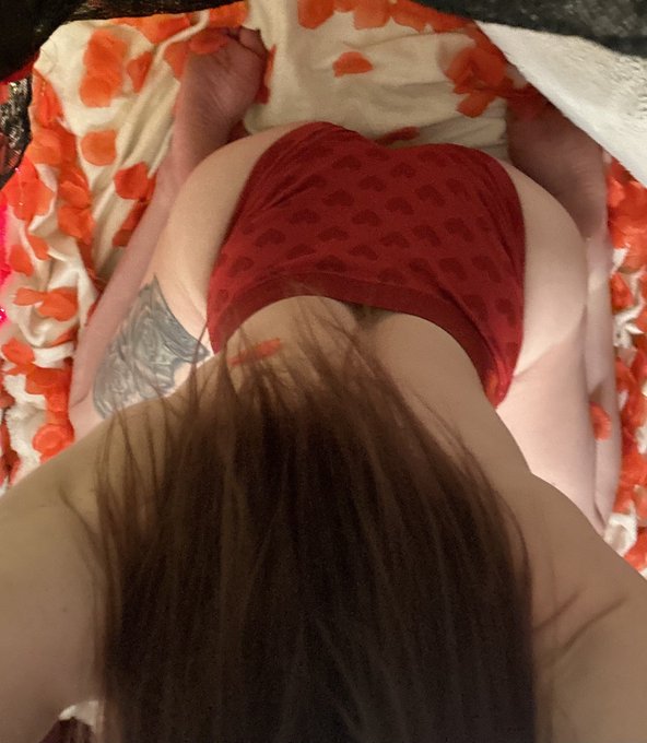 Strip meee down https://t.co/FvvicvDj9o