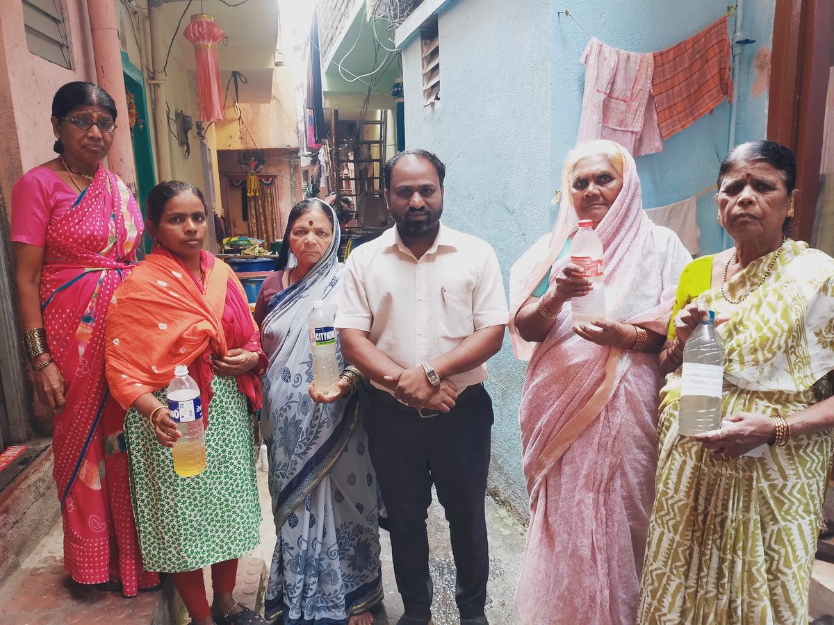 aapforpmc's tweet photo. येरवडा भागात गढूळ पाण्याच्या समस्येने नागरिकांचे झाले हाल..

 गढूळ पाण्यामुळे नागरिकांना विविध आजारांना सामोरे जावं लागत आहे.

पाणी पुरवठा अधिकाऱ्यांसमवेत संप��्क साधून समस्या सोडण्यासाठी त्वरित सुरुवात झाली.
@PMCPune
@ManojShetty88 https://t.co/IXcswWCgoC