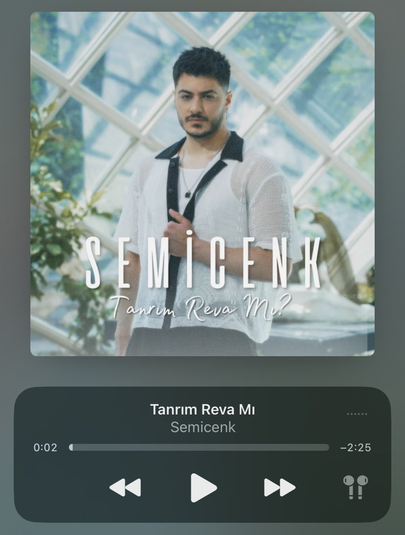 ynsemreergn's tweet photo. Semicenk bu fotoyu inönü tıpfak amfisinde çekmiş galiba https://t.co/tnidHk2kj1